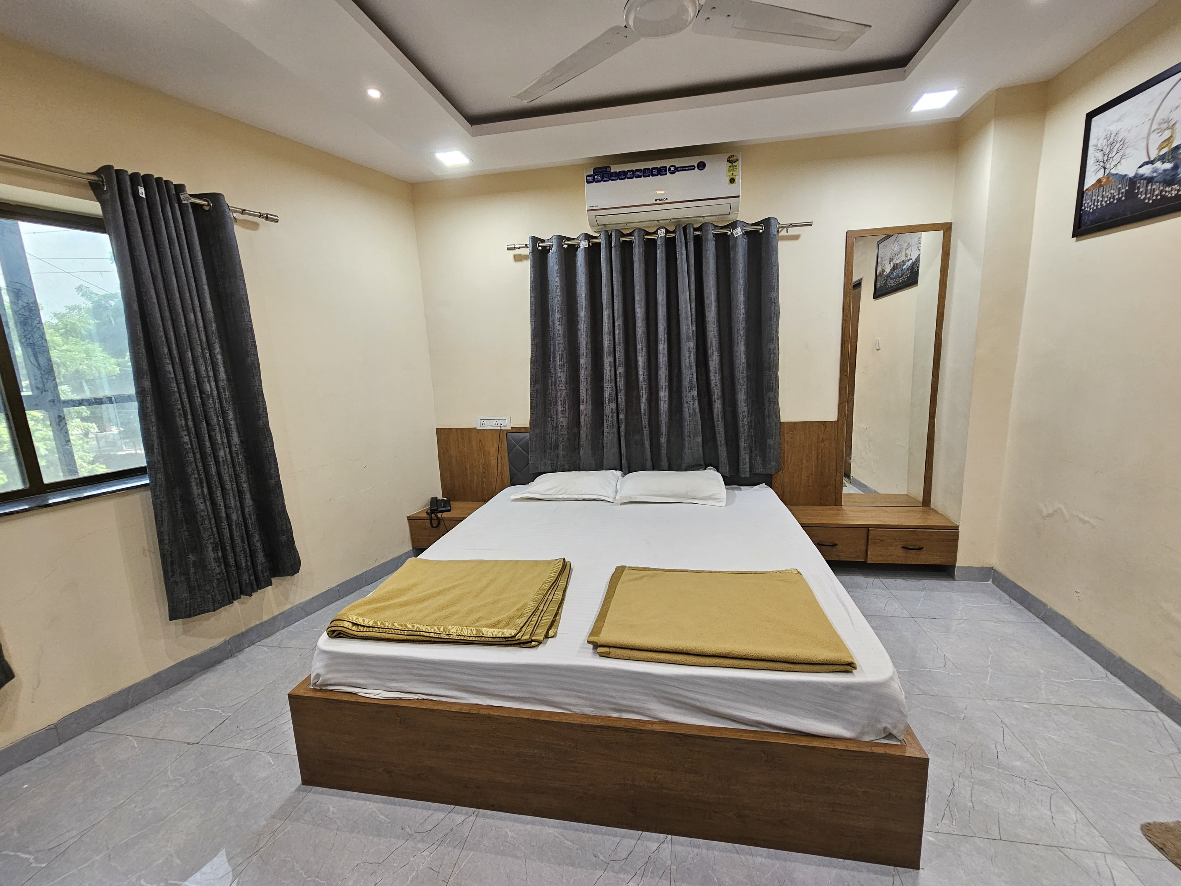 hotel kutch elegance